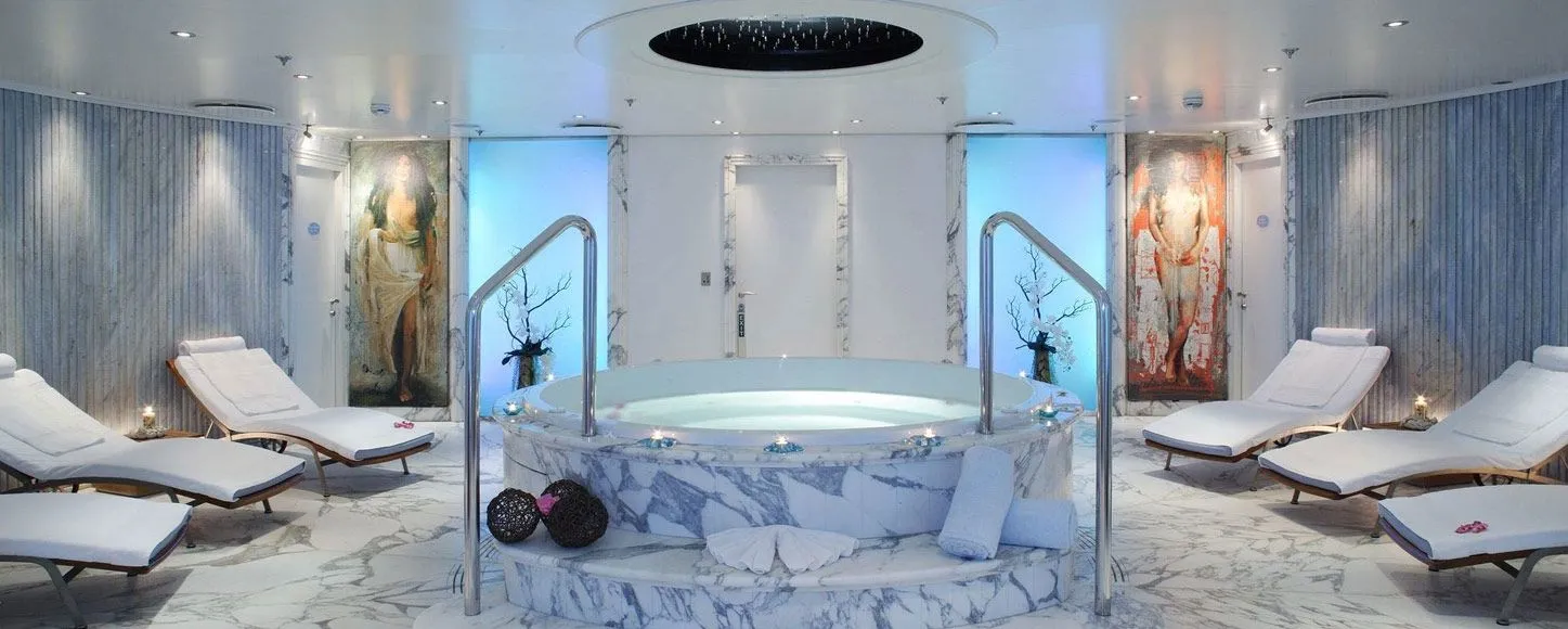 Spa and Jacuzzi on charter yacht Moonlight II